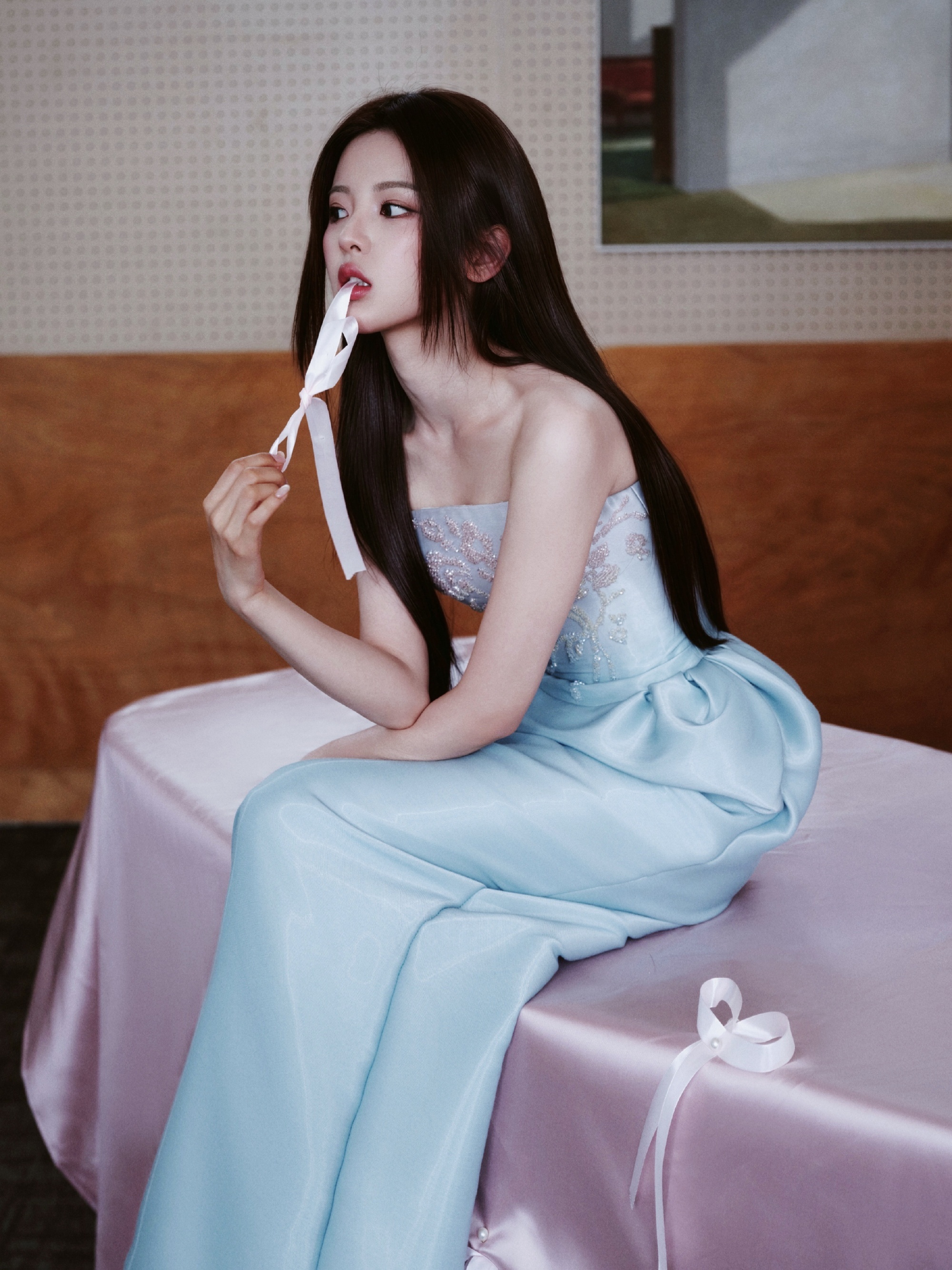 杨超越广州万和品牌代言人直播间造型太美了