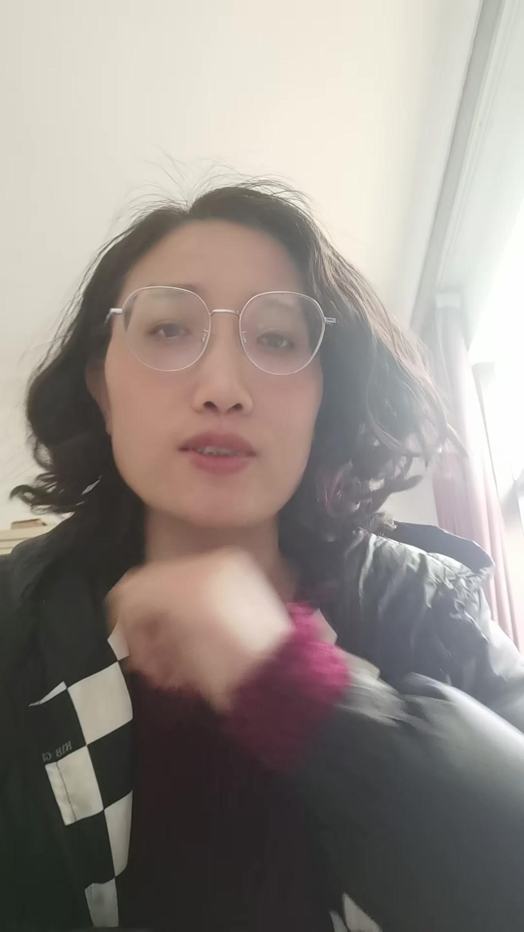 学生毕业扔东西太可惜了！小姨在学校做保洁，总能捡到亲戚们没买过的东西。脸盆、储物