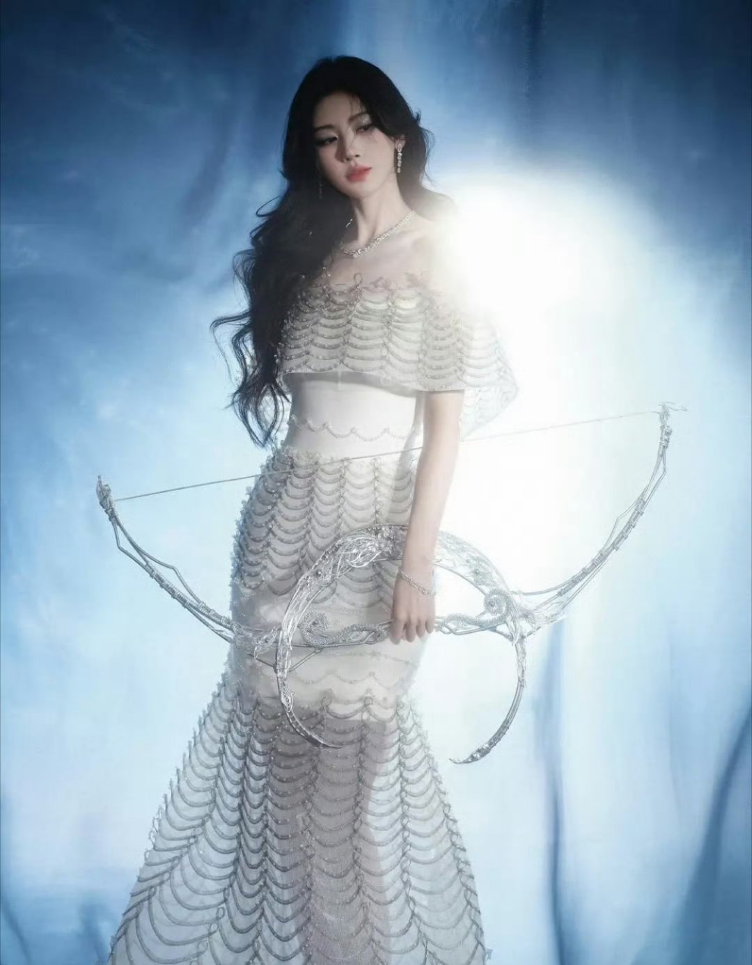 鞠婧祎和陈都灵 天使与恶魔的既视感期待再合作一部西幻剧 