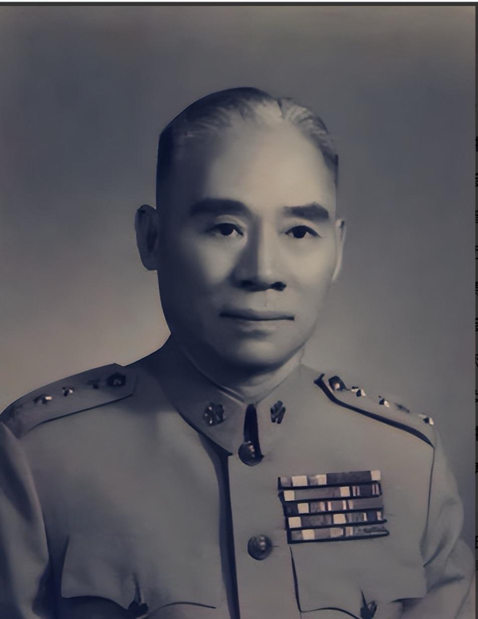 1937年，顾祝同回老家看发妻，进门看了一眼扭头就走，第二天老宅着了大火。

1