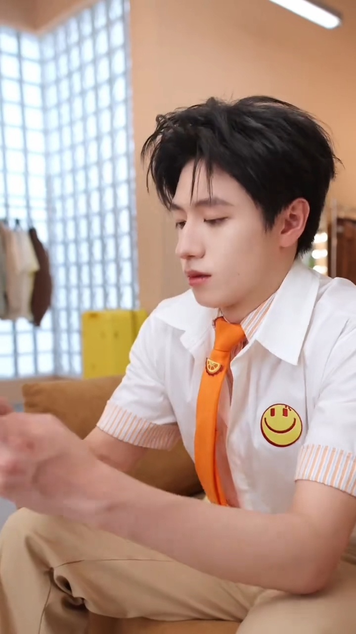 朱志鑫 家人们~终于收工了~ 