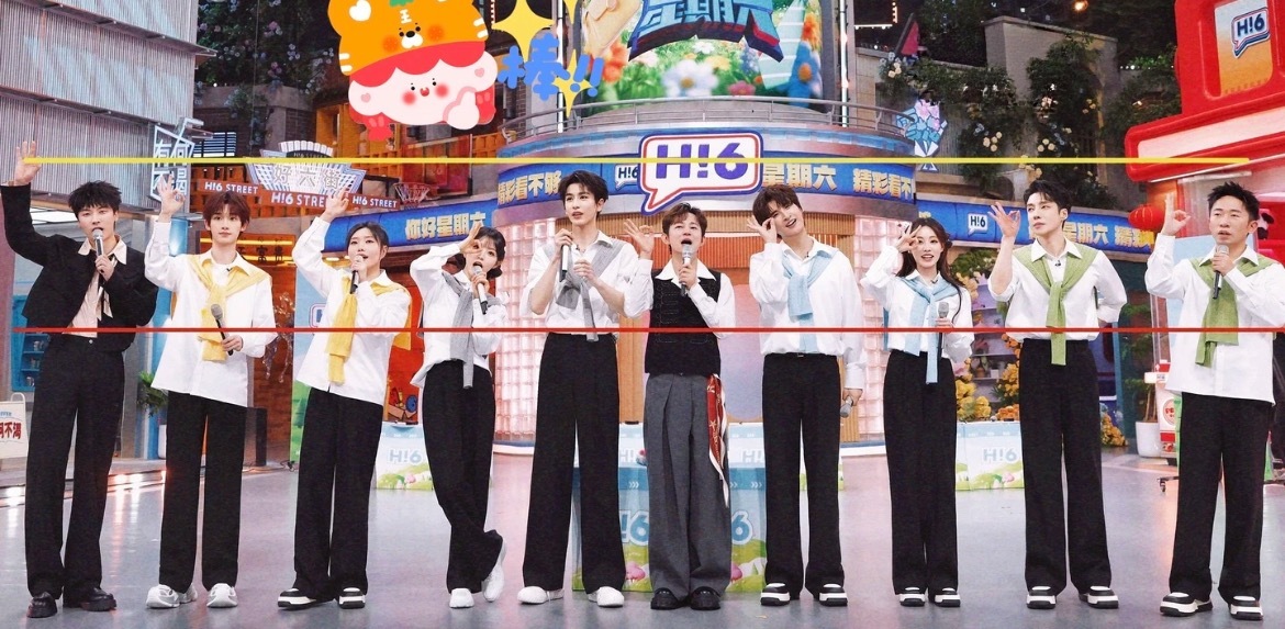 一遛黑裤子里显眼的大长腿！ 