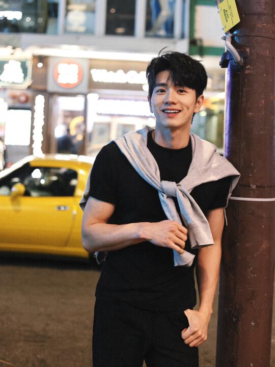 喜欢在夜里流浪的我