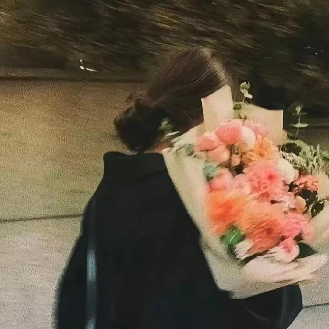 粉色的花束，甜蜜的约会，期待你的转身粉橙色系花束 粉黄色花束 嫩粉色系花束 绿粉