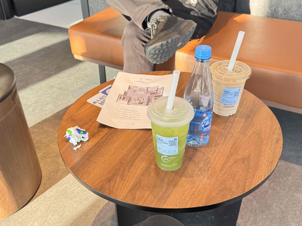 昨天晚上大妞听到爸爸又去喝酒的电话，哭了。哽咽着说的话让我挺心酸的。

今天下午