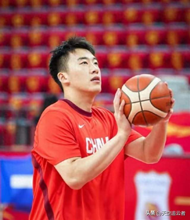 男篮11月名单悬了！周琦回归杨瀚森缺席，郭士强这次真要赌一把？