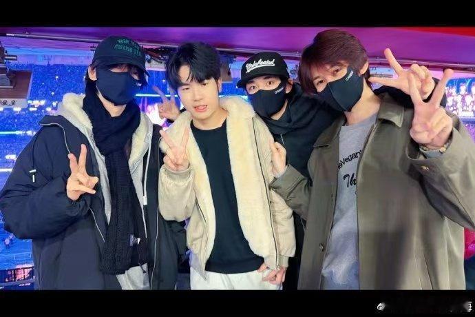 是谁在KPL观众席捕捉到了三位熟悉的面孔？丁程鑫张真源贺峻霖看了KPL总决赛 原