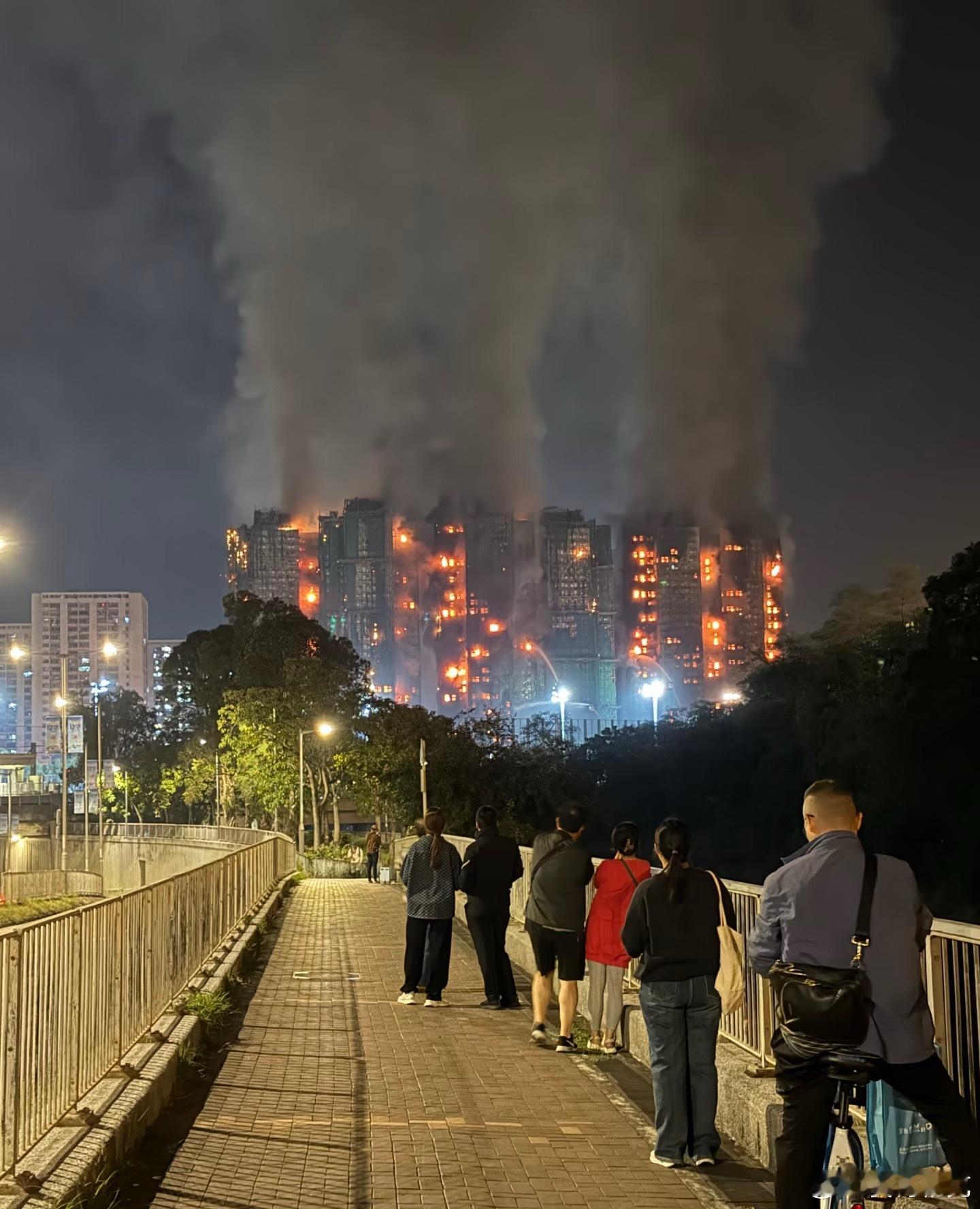 香港火灾 水火不留情，小时候一直被家长引导养成出门按下插座开关的习惯，包括现在的
