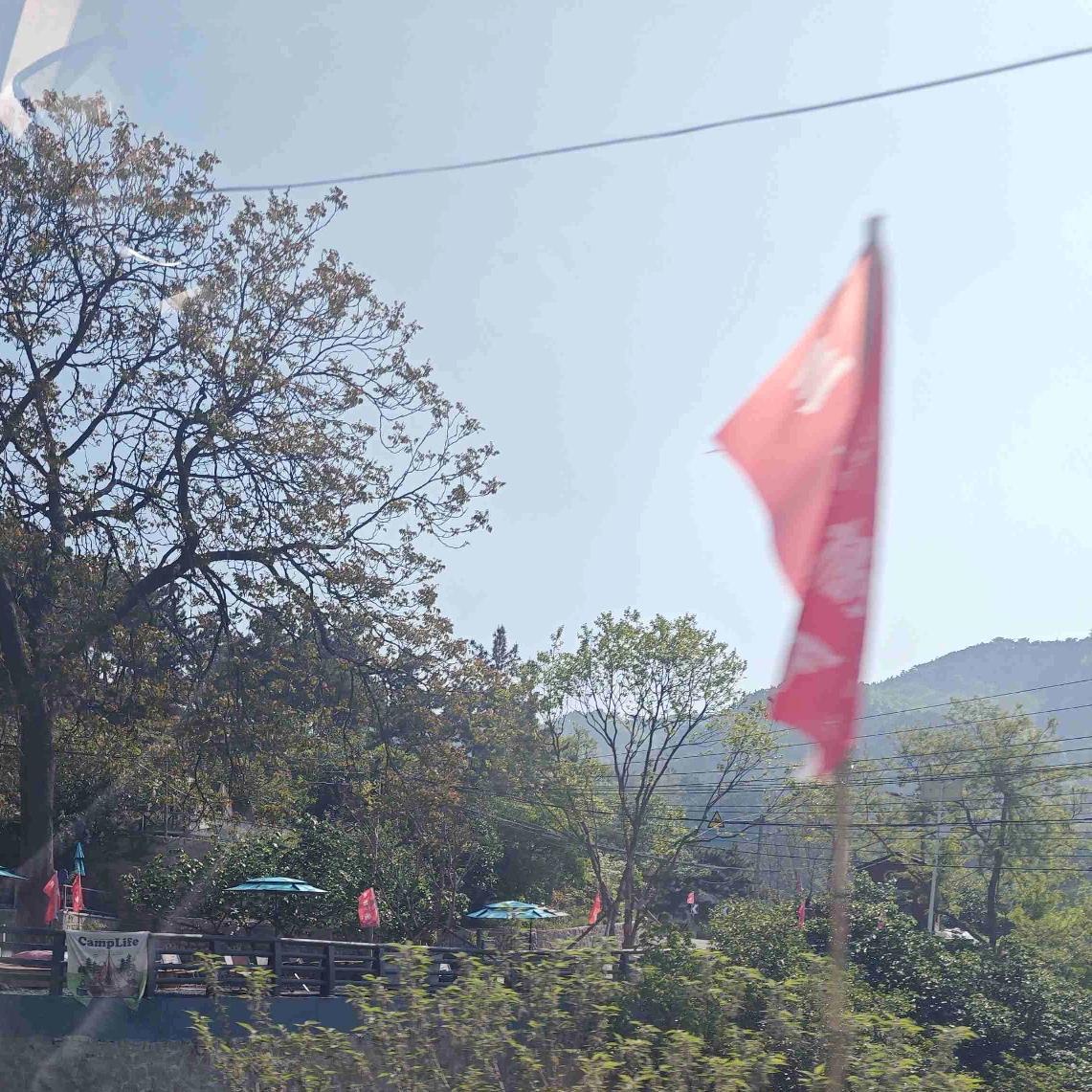五一劳动节的本质是对劳动的敬畏，是对劳动者的致敬，是对奋斗精神的传承。
五一劳动