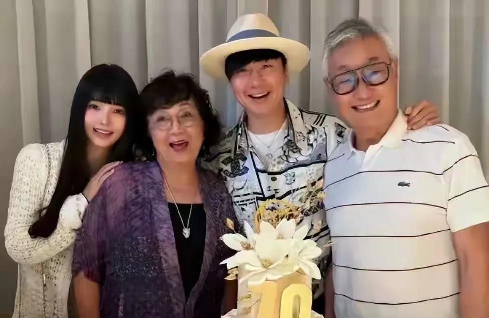 林俊杰女友七七已经委托律师团队，针对那些造谣行为，走法律途径了，尽管没有直接表示