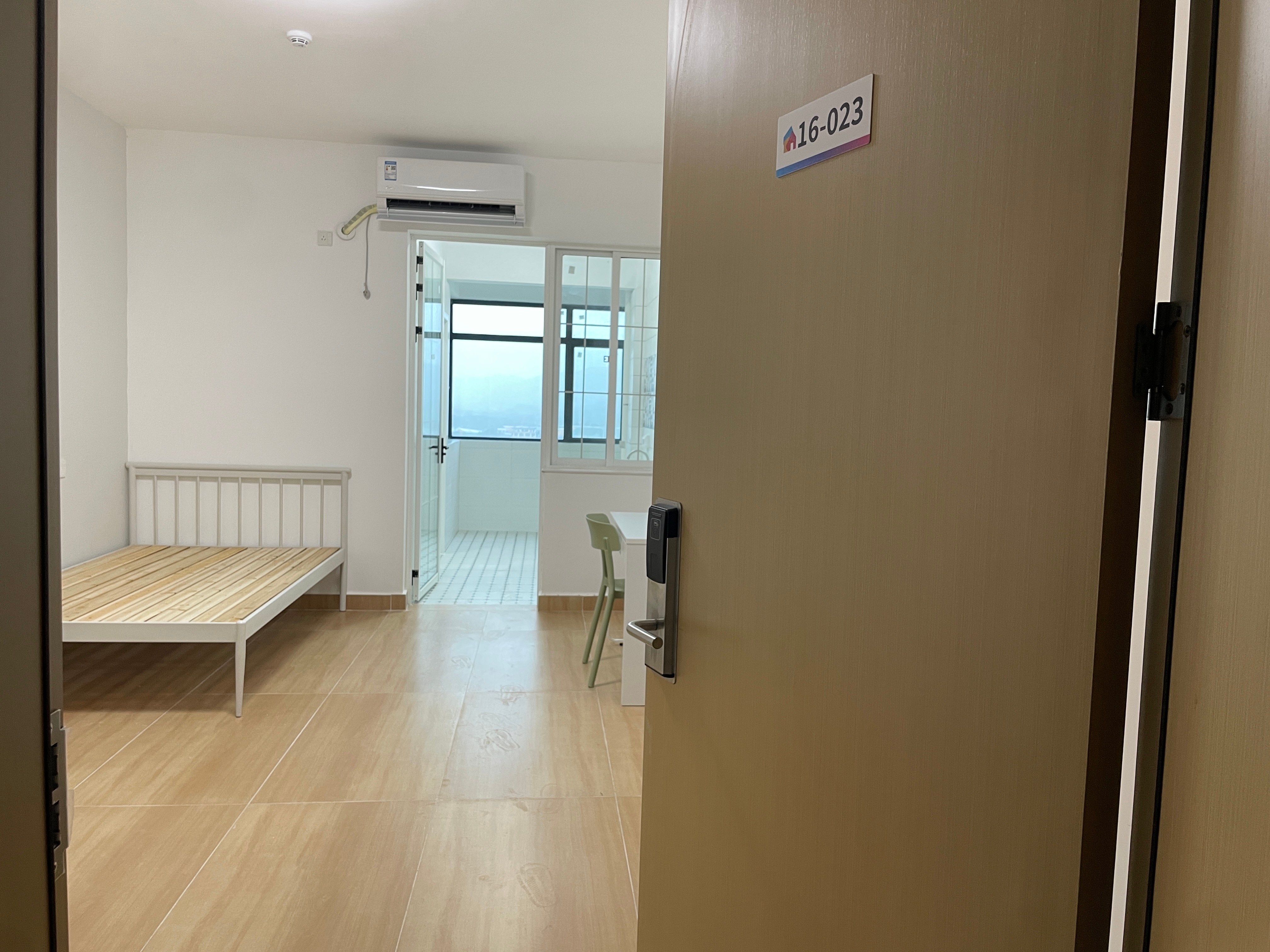 比亚迪扩招抢人才促发展，招聘4000余名工人3月12日，比亚迪深汕特别合作区鹅埠