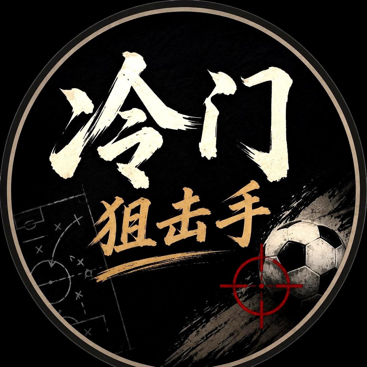 开赛前，哈兰德一个人在场上静坐冥想，全世界的镜头都对着他。

时隔28年重返世界
