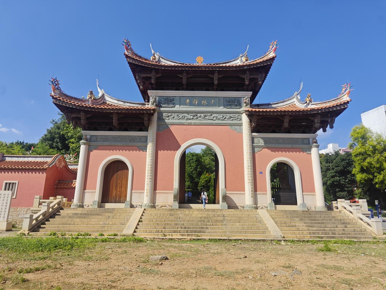天下功夫出少林！八九十年代的香港电影，诸如《少林寺》《南北少林》，为少林寺打出一