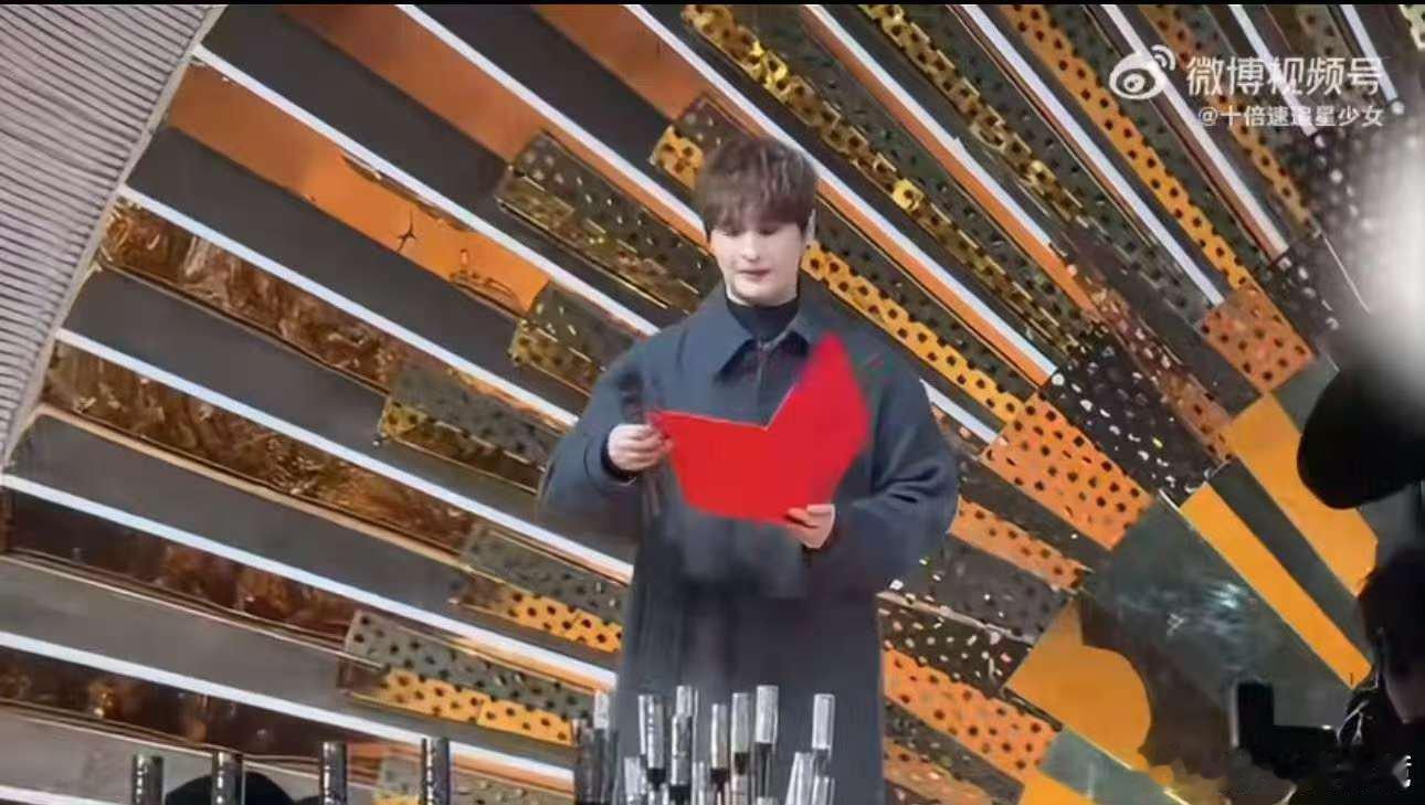  谁被张远的证婚名场面戳到了！ 真情幽默的证婚词+适配度拉满的《有生之年》清唱，