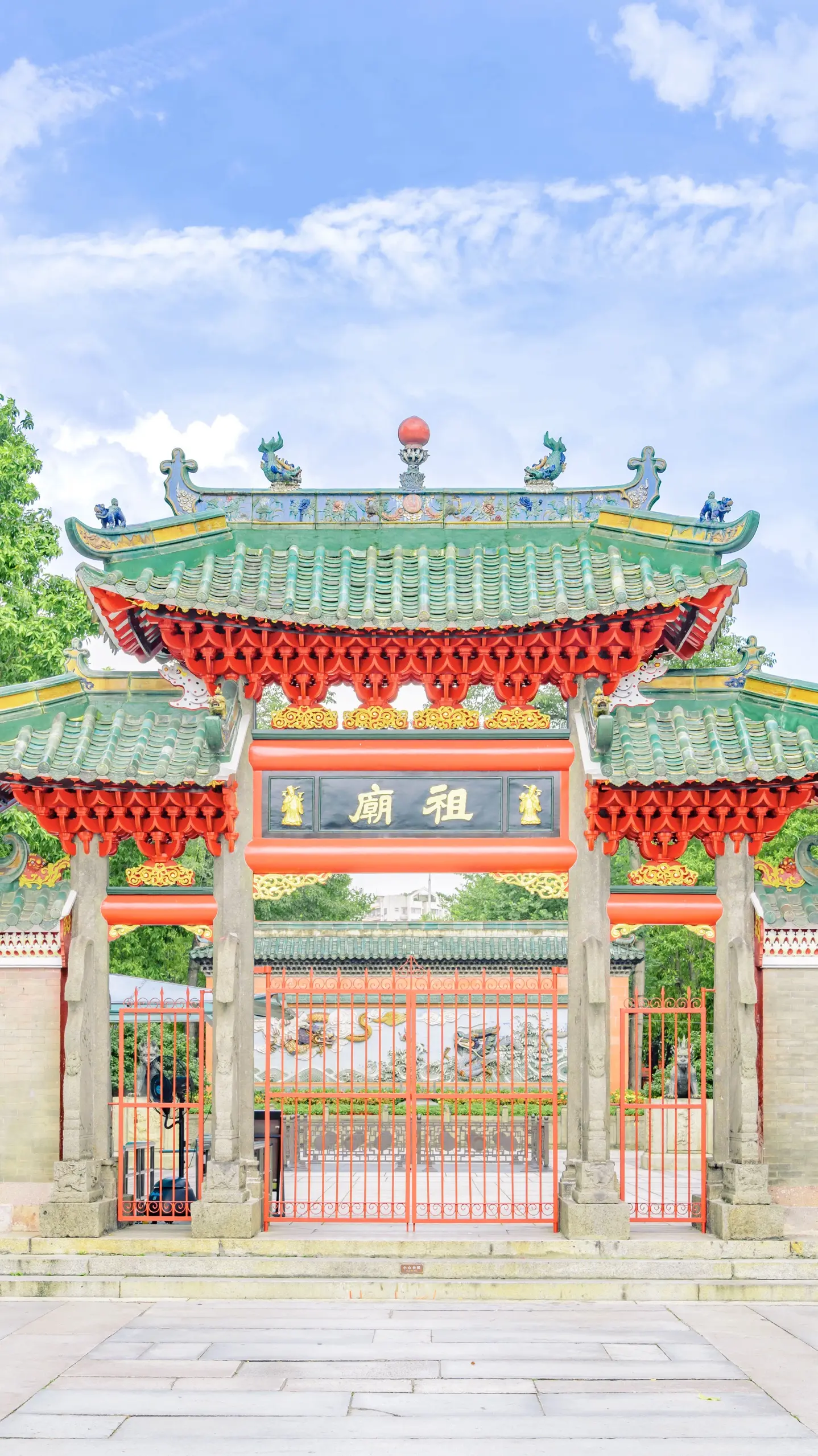 佛山祖庙拍照游玩攻略。 佛山打卡地——祖庙！这里有着古朴庄严的建筑群体...
