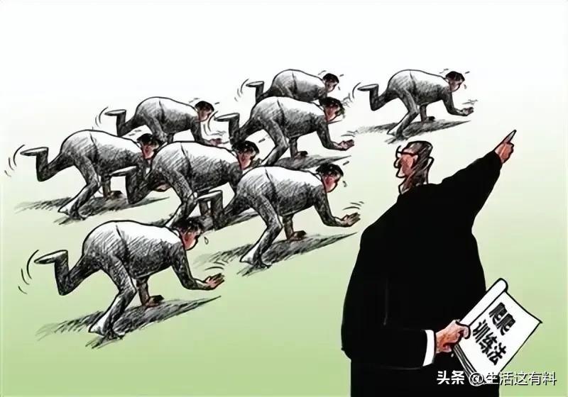 什么是爬行主义？
1、心态上崇洋媚外，认定外国一切更好；
2、发展路径依赖引进、