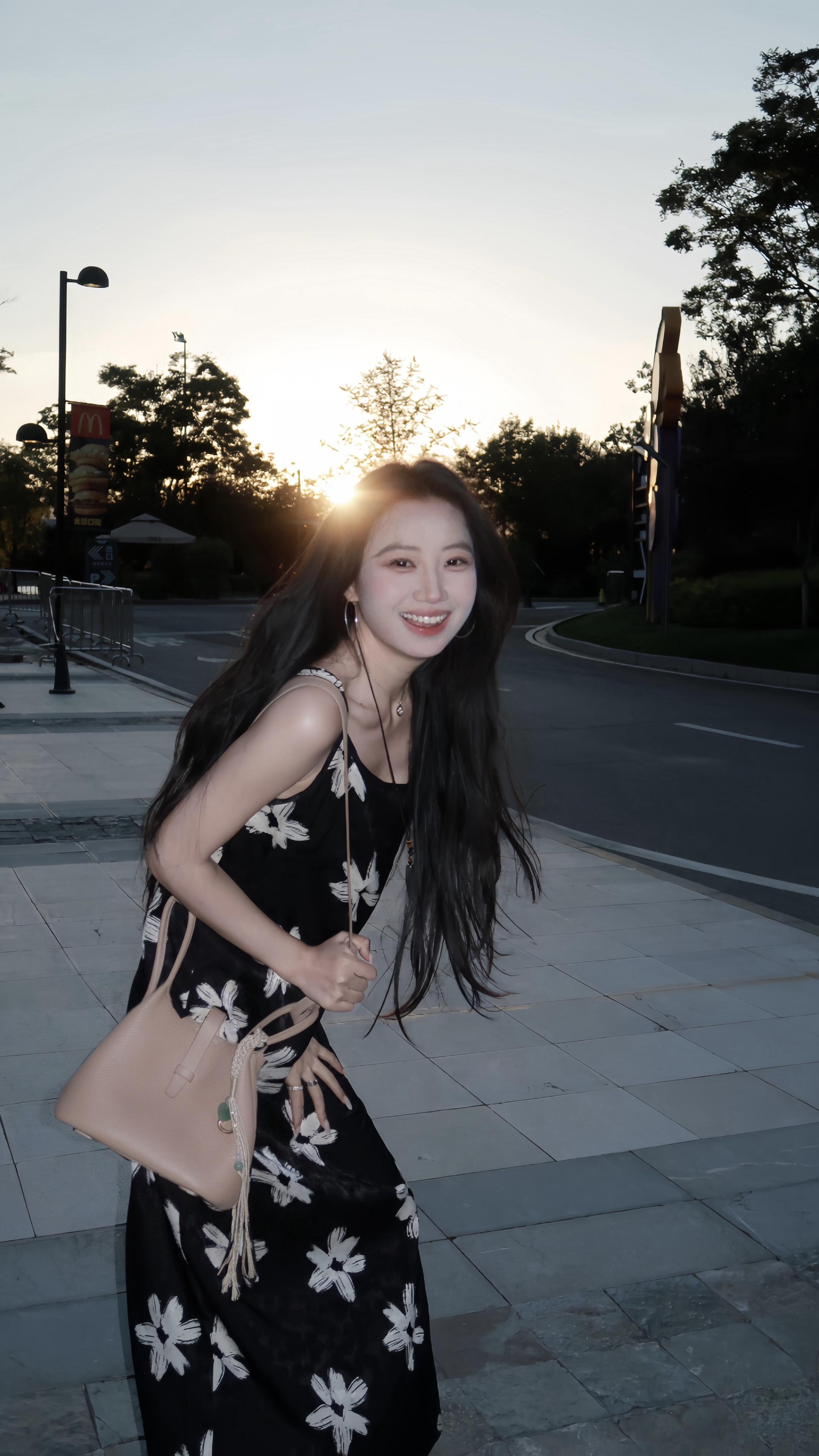比起美我更喜欢阳光明媚的生命力