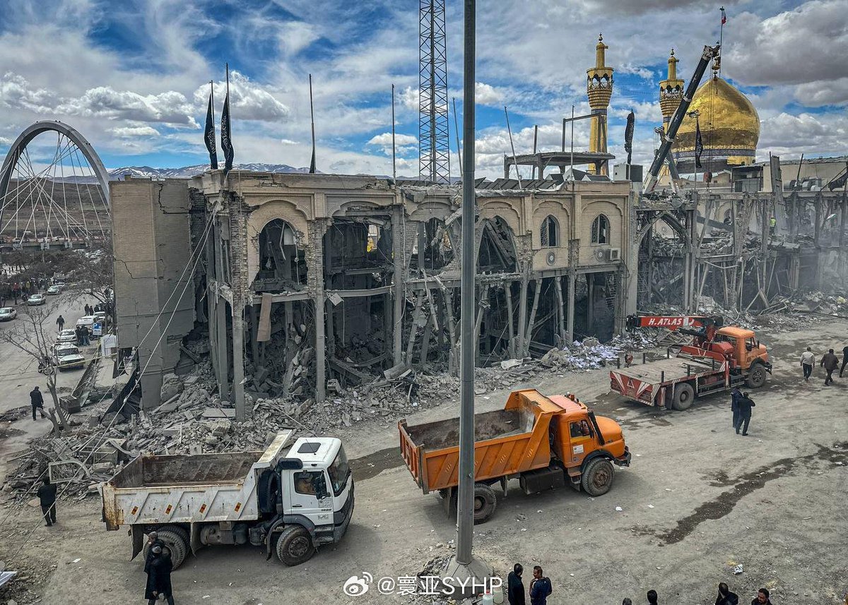 美军空袭伊朗清真寺美军袭击了伊朗赞詹大侯赛尼耶清真寺；这是一座历史悠久的什叶派宗