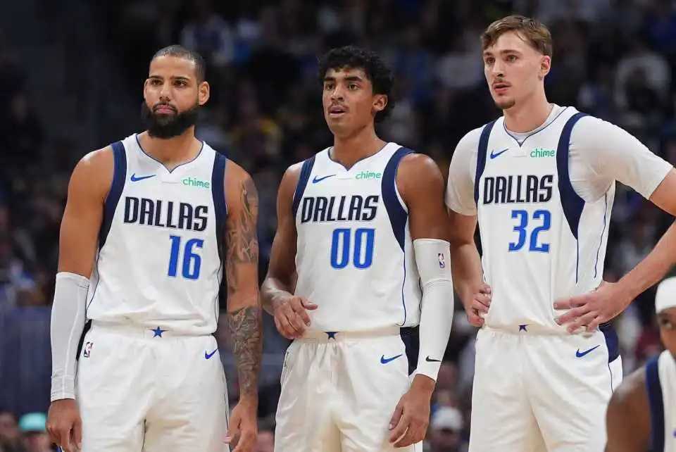 约基奇29+20+13空砍史诗三双 浓眉复出率独行侠17分大逆转约基奇 北京时间