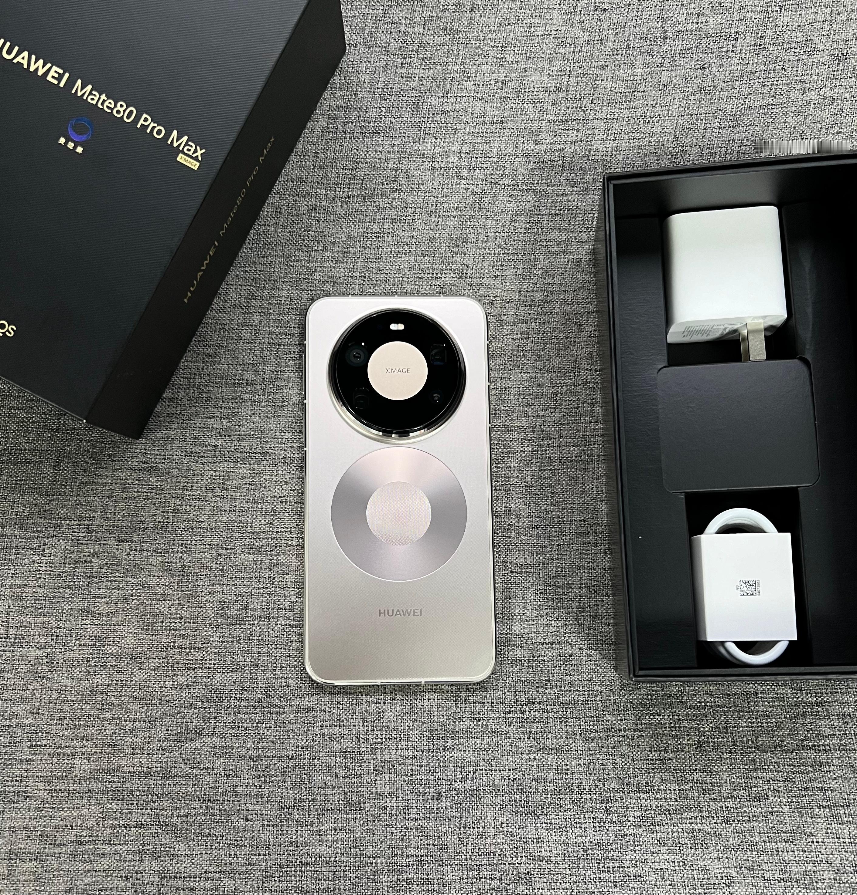 华为Mate80 Pro Max 16+512G 极昼金，99新全套，带价值89