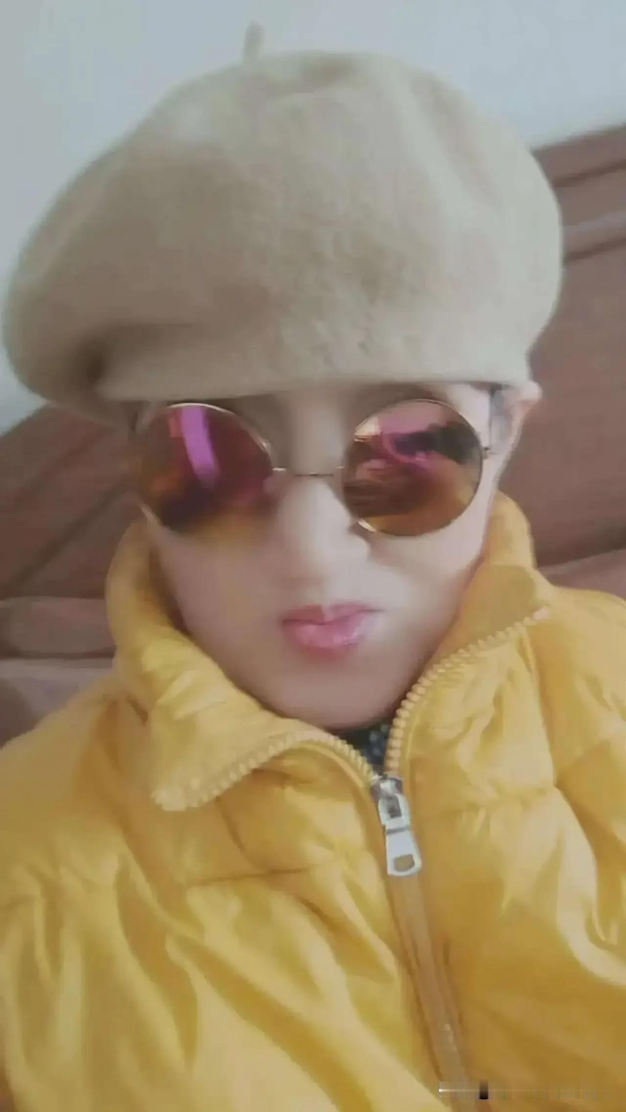 自拍素颜照，献丑了！[微风]