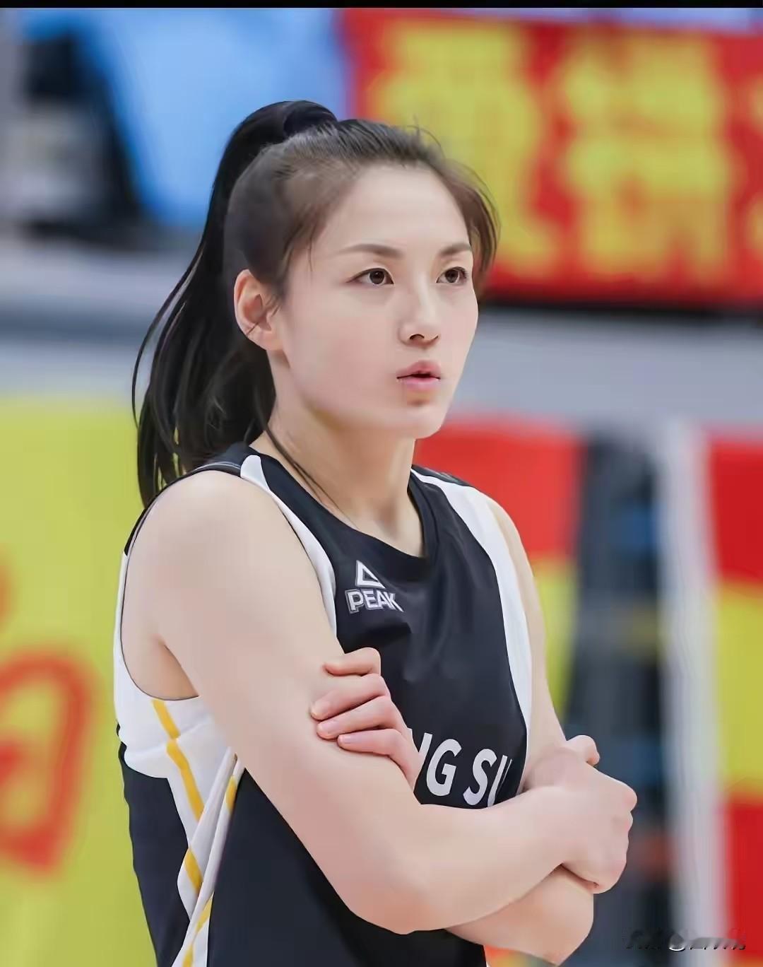 女篮世界杯险胜捷克之后，不少人都在批评女篮的后卫线投篮表现糟糕，矛头尤其指向张曼