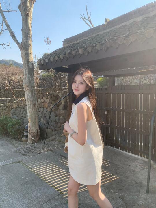 阳光明媚的。