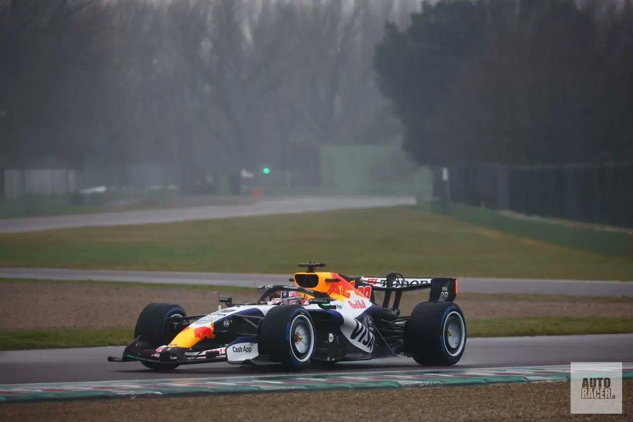 劳森驾驶小红牛车队2026赛季F1赛车“VCARB03”在意大利🇮🇹伊莫拉赛