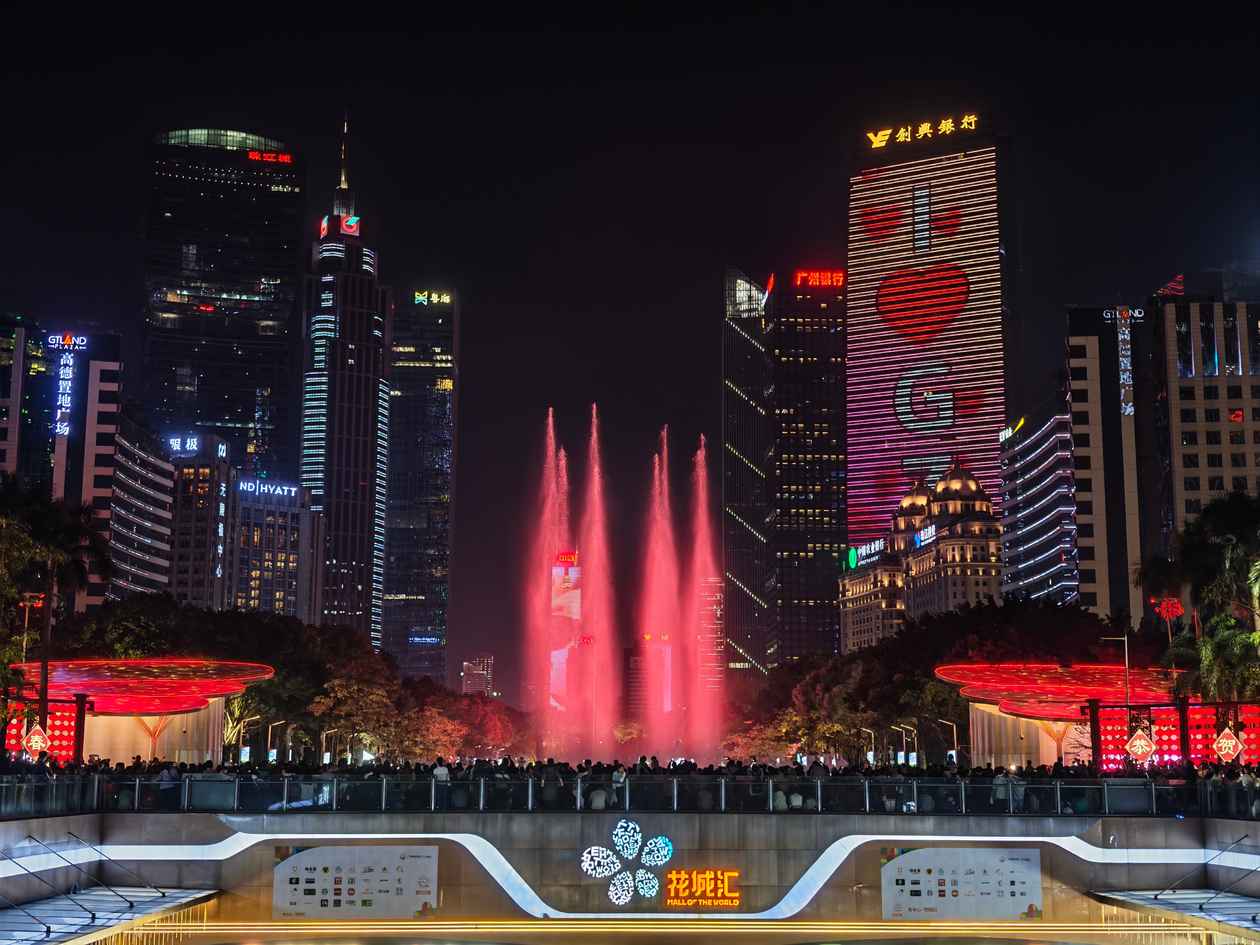 荣耀Magic8 Pro用几个月了，相册已经塞满日常碎片，真的是随手拍都稳。日常