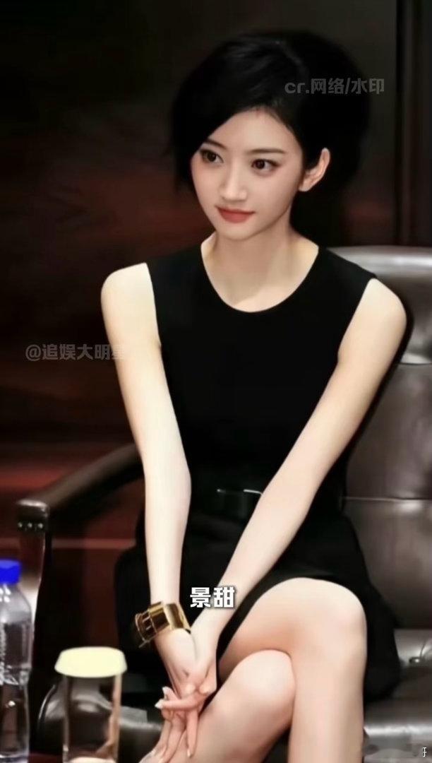 景甜的底色是温柔和善良景甜片场主动给新人递椅子，自掏腰包补齐方言老师的酬劳，默默