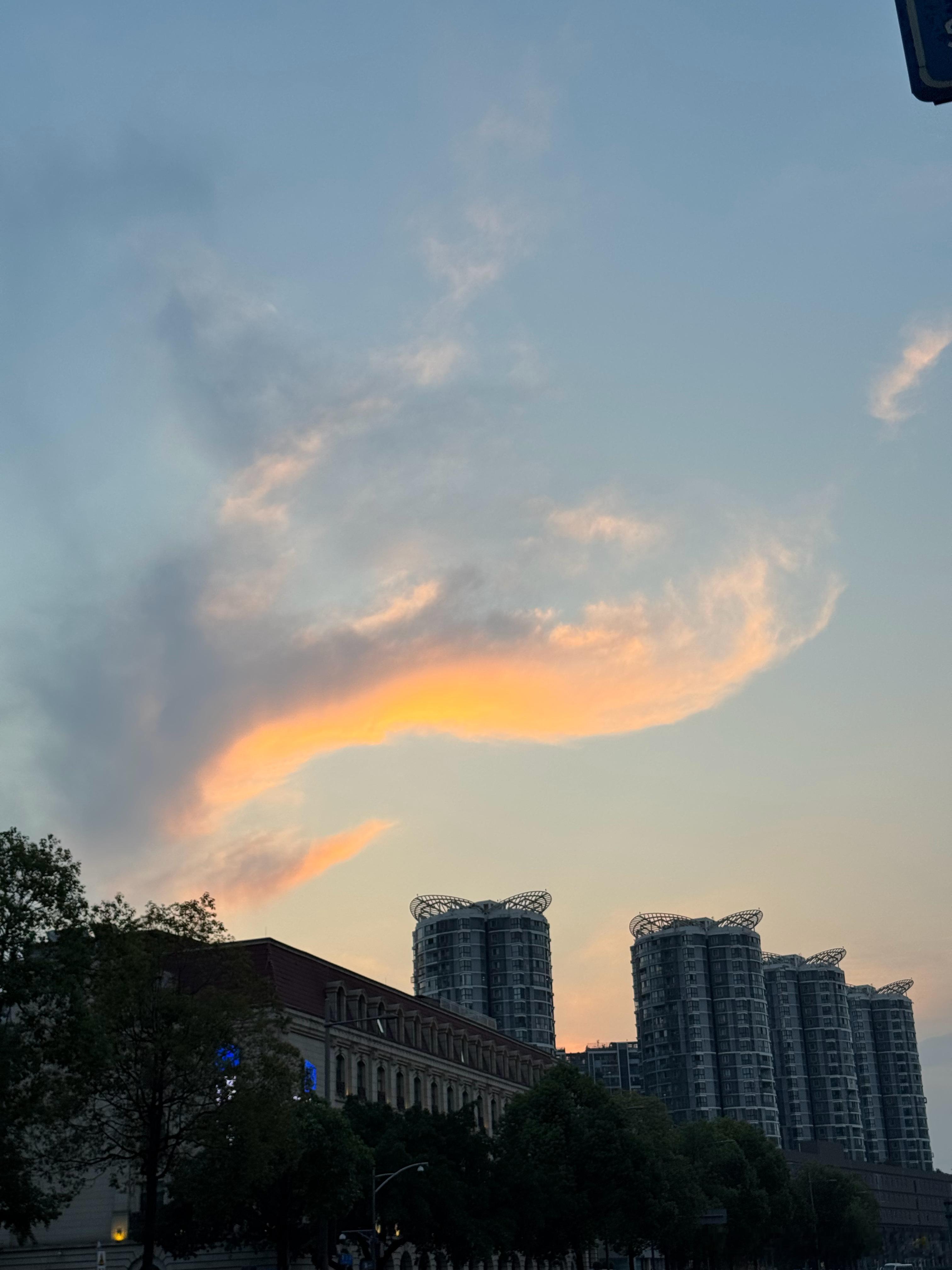哇哦 今天这晚霞真漂亮  ​​​