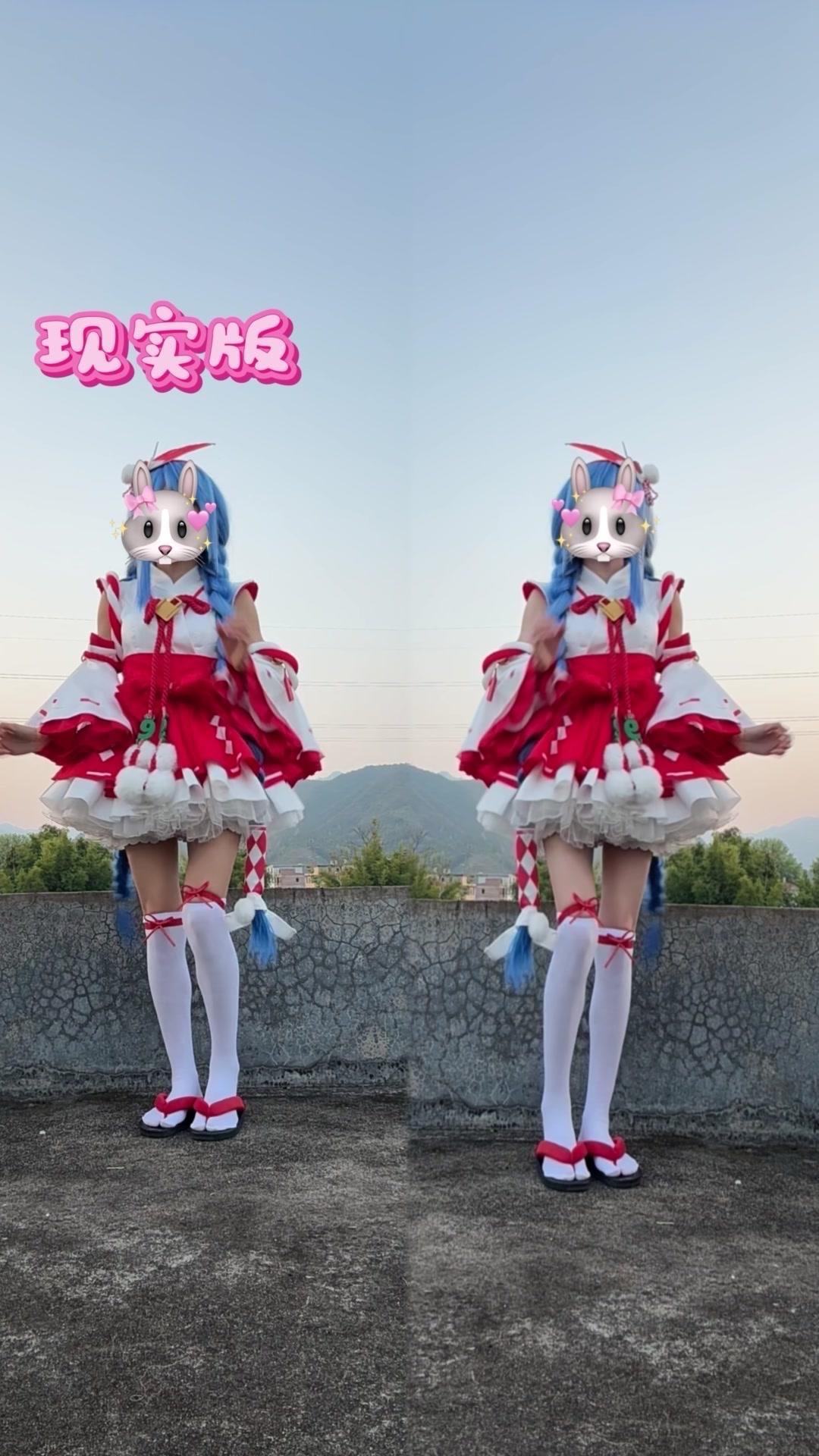 🌿穿大乔伊势巫女皮肤拍外景，从草地到湖边，每个角落都是cos大片现场～
1️⃣