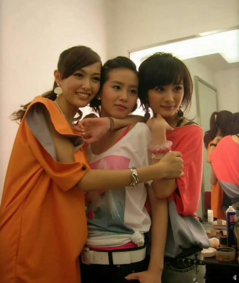 85花里边就唐嫣和刘诗诗婚姻最幸福了，千万一定要保持住哦！