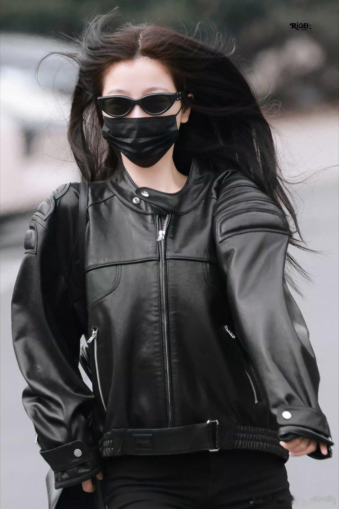 虞书欣云初令上班饭拍小酷酷欣欣子出街