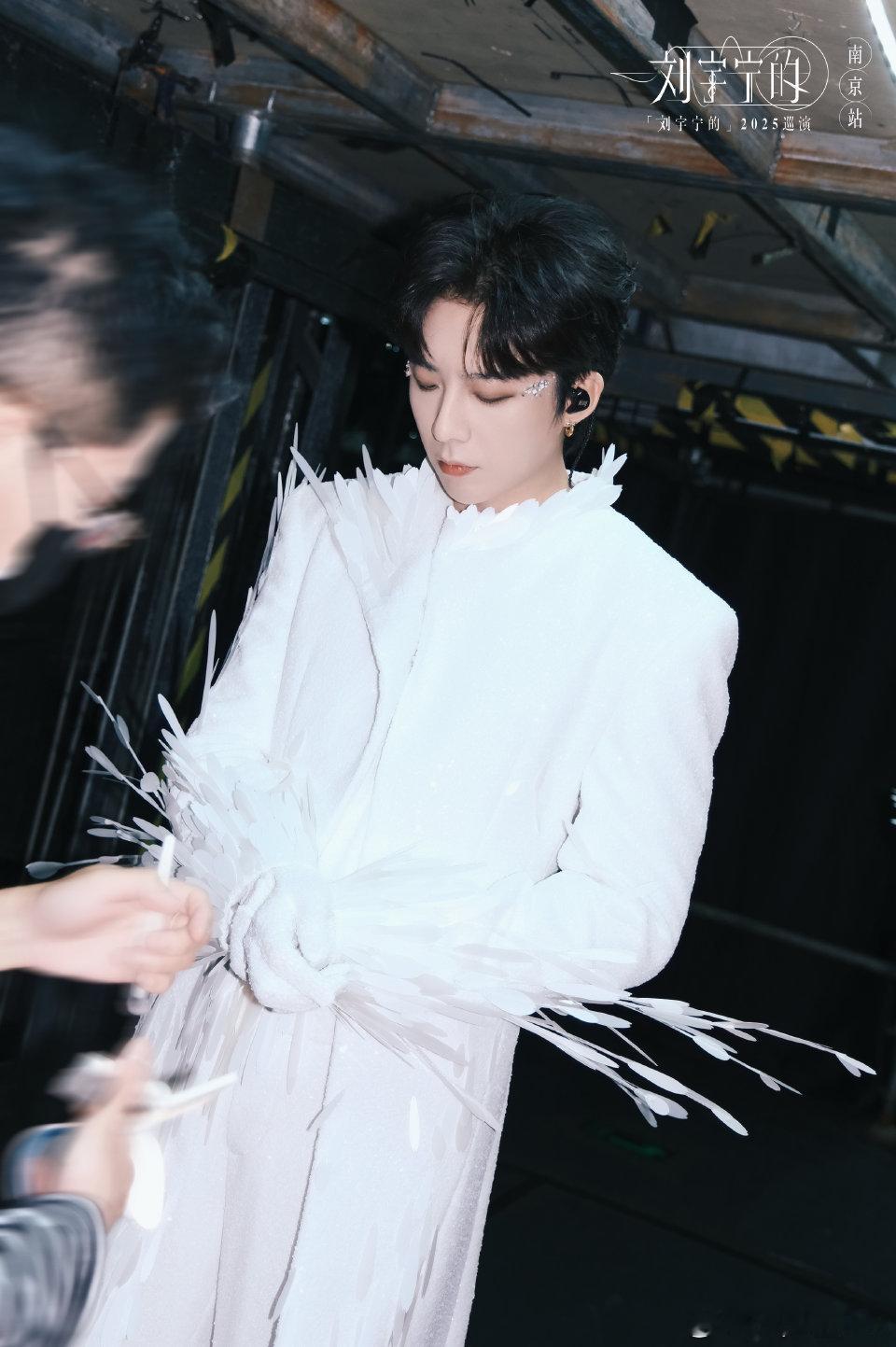 刘宇宁上好佳品牌代言人  |  刘宇宁的2025巡演｜摩登兄弟忙碌的一天又开始了