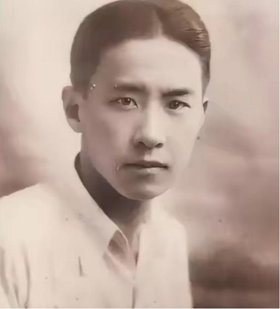 1934年，美女间谍把王亚樵引房间，她竟举起了手枪。可见惯了大风大浪的王亚樵并不