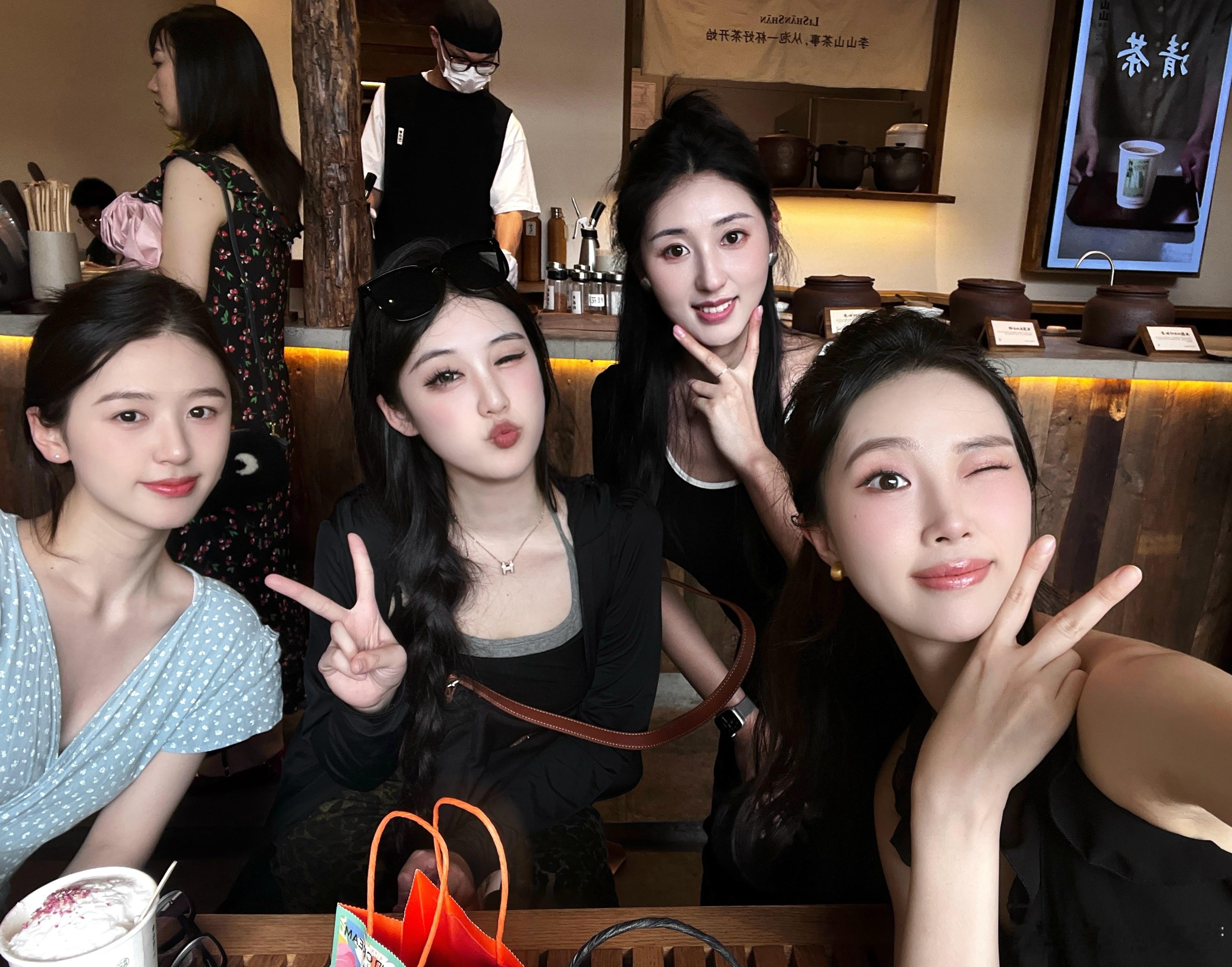 6️⃣月（霉到不想说话）打六场🀄️输六场🤯车停那都能被蹭[裂开]上班上到胃功