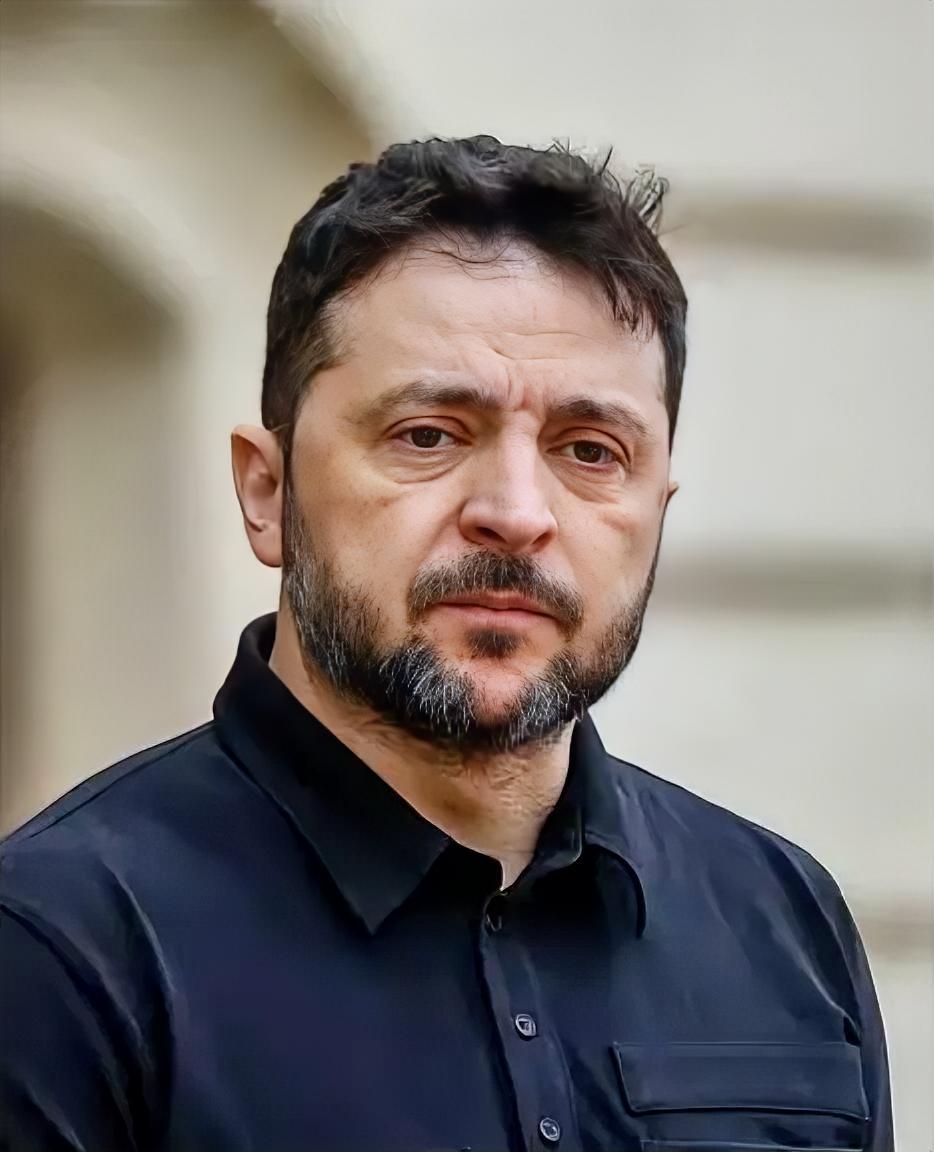 有时候真的很同情泽连斯基，为了乌克兰，短短几年时间，他把自己从一个青春小伙硬生生