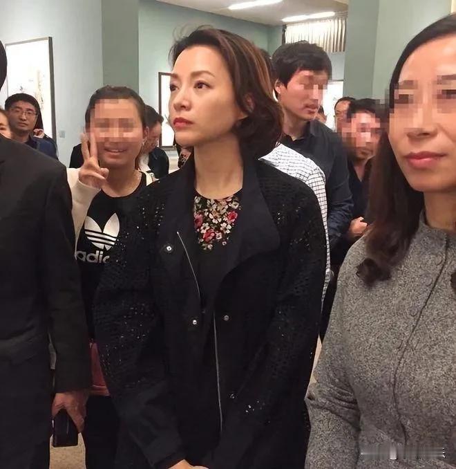 她好久不见，变化好大啊！还是那么美丽动人。喜欢她的人真的太多了，无人不知，无人不