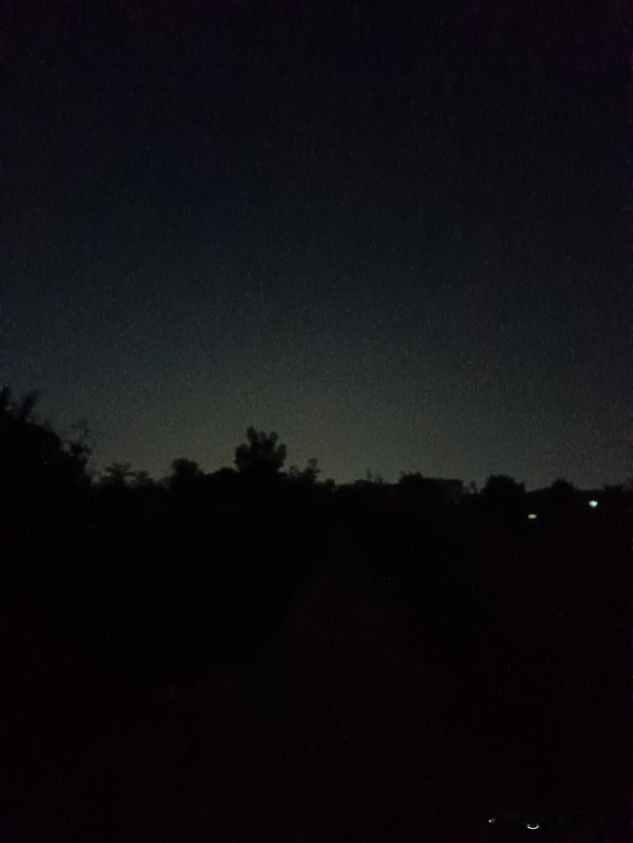 炒股的尽头是玄学！
一买就跌
重仓就跌
买啥啥跌
稍一得意就跌
越怕它跌越会跌