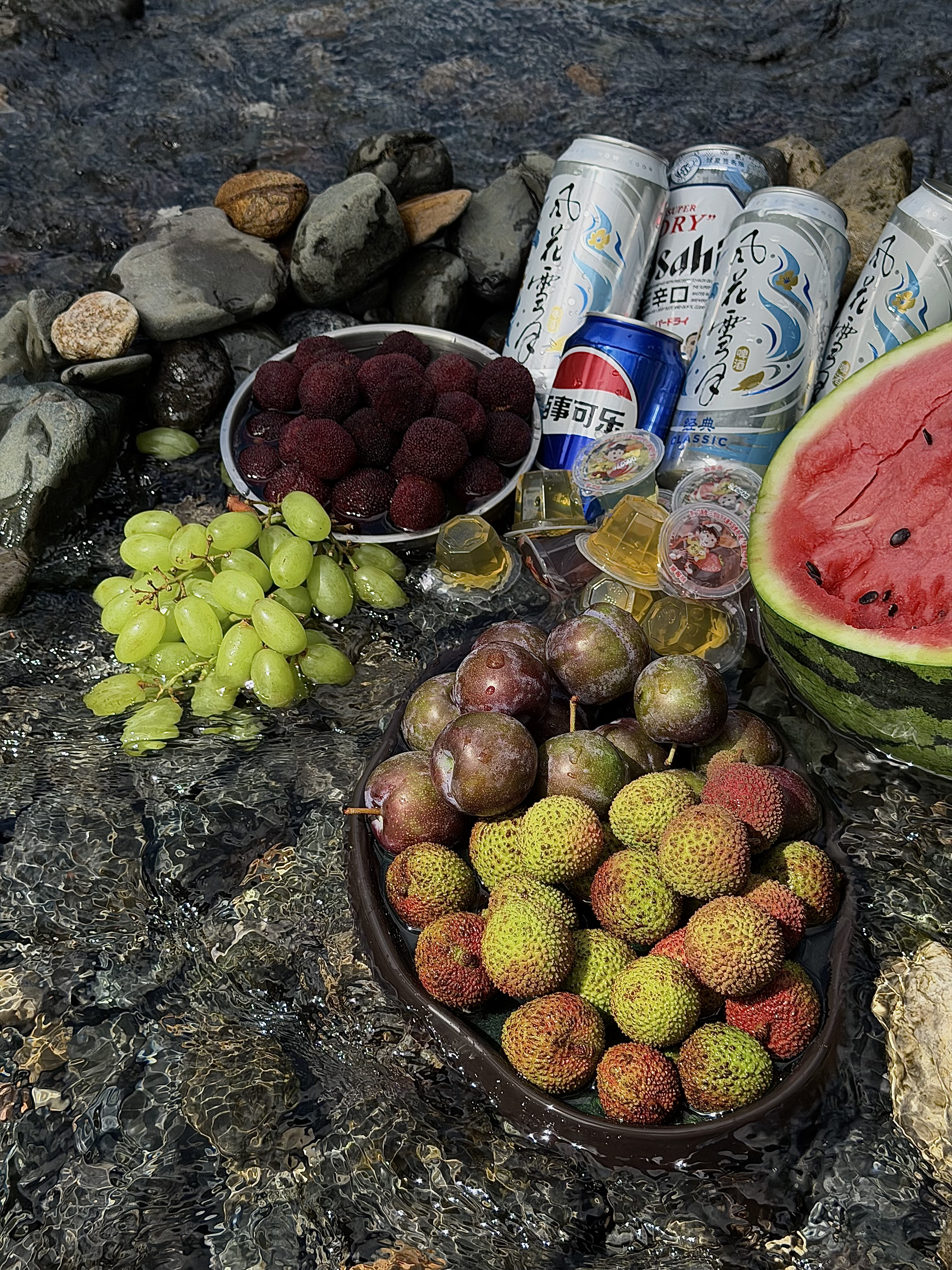夏日出行计划: 泡在水里。 