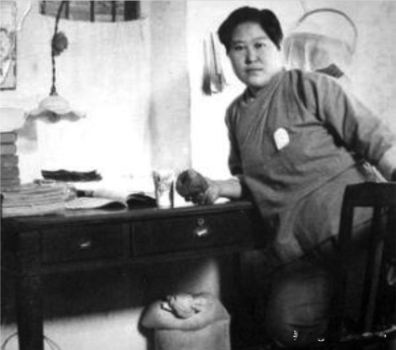 1935年，50岁的孙传芳正在念经，一女子走到他背后，朝他后脑勺一枪，孙扑倒在地