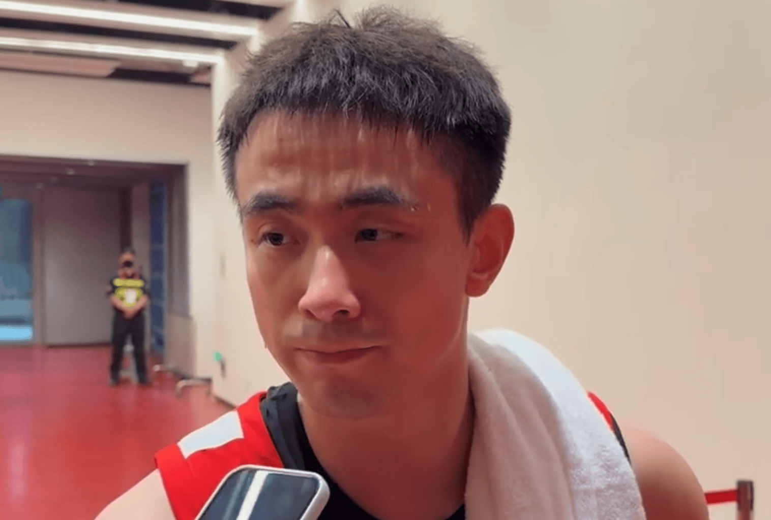 赵继伟：落地以后扭到了一下问题不大，目标再次进入奥运会