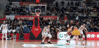 CBA资讯速递广东爆冷1分不敌江苏，最后时刻惨遭准绝杀，堪称本轮CBA最大冷门。