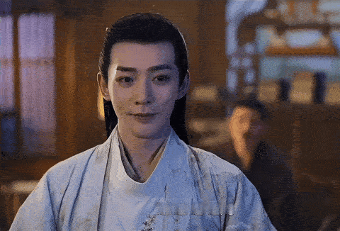 邓为脸部正常的时候挺帅的，为什么一笑就这么奇怪啊？跟张凌赫一样属于冷脸帅一笑就崩