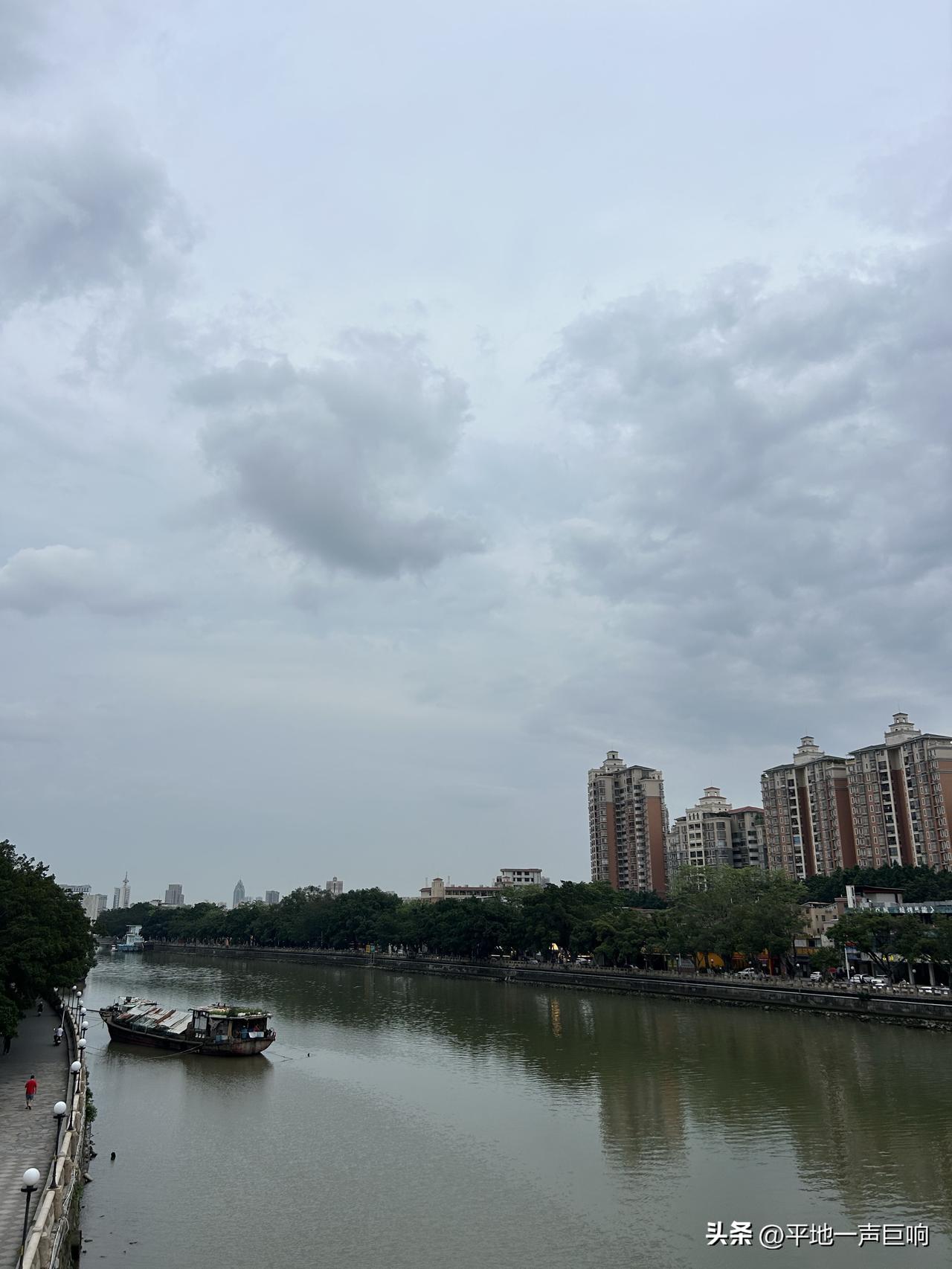 国内的跨境电商的兴衰现状！

过去十五年的跨境电商这个行业，曾经一度是普通人翻身