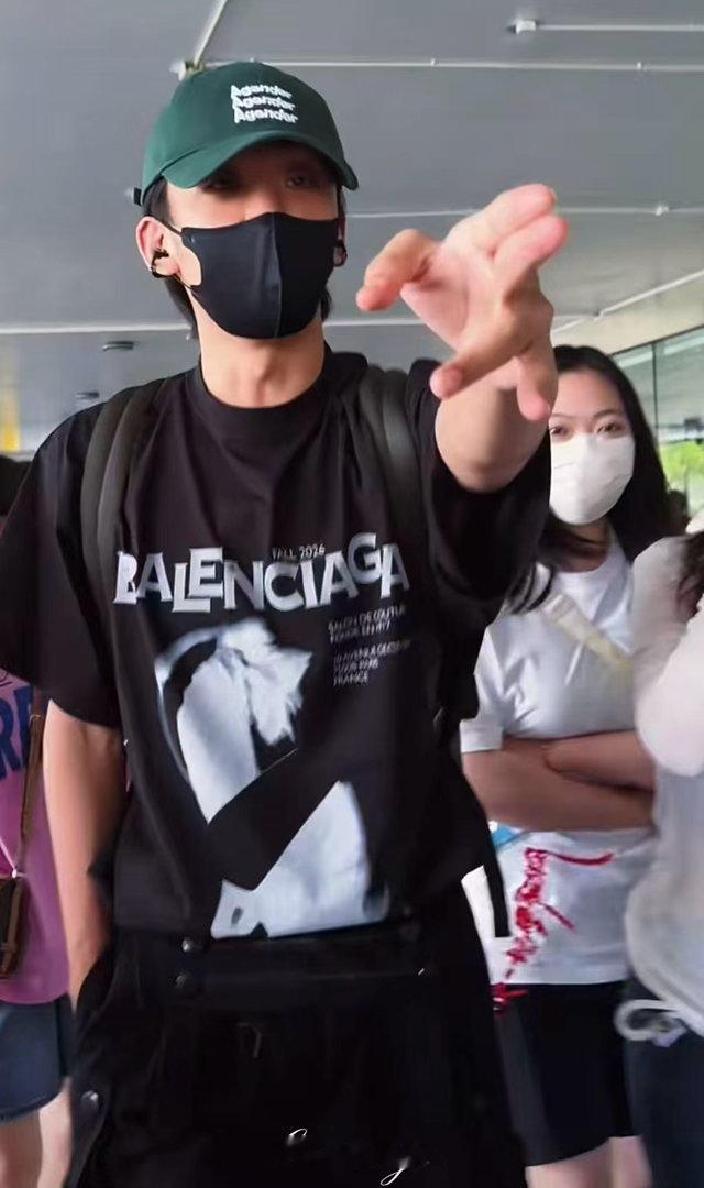 不想睡的星期五成都开录浪姐售后综艺来了 说是要探索城市深夜图景，那成都的夜生活可