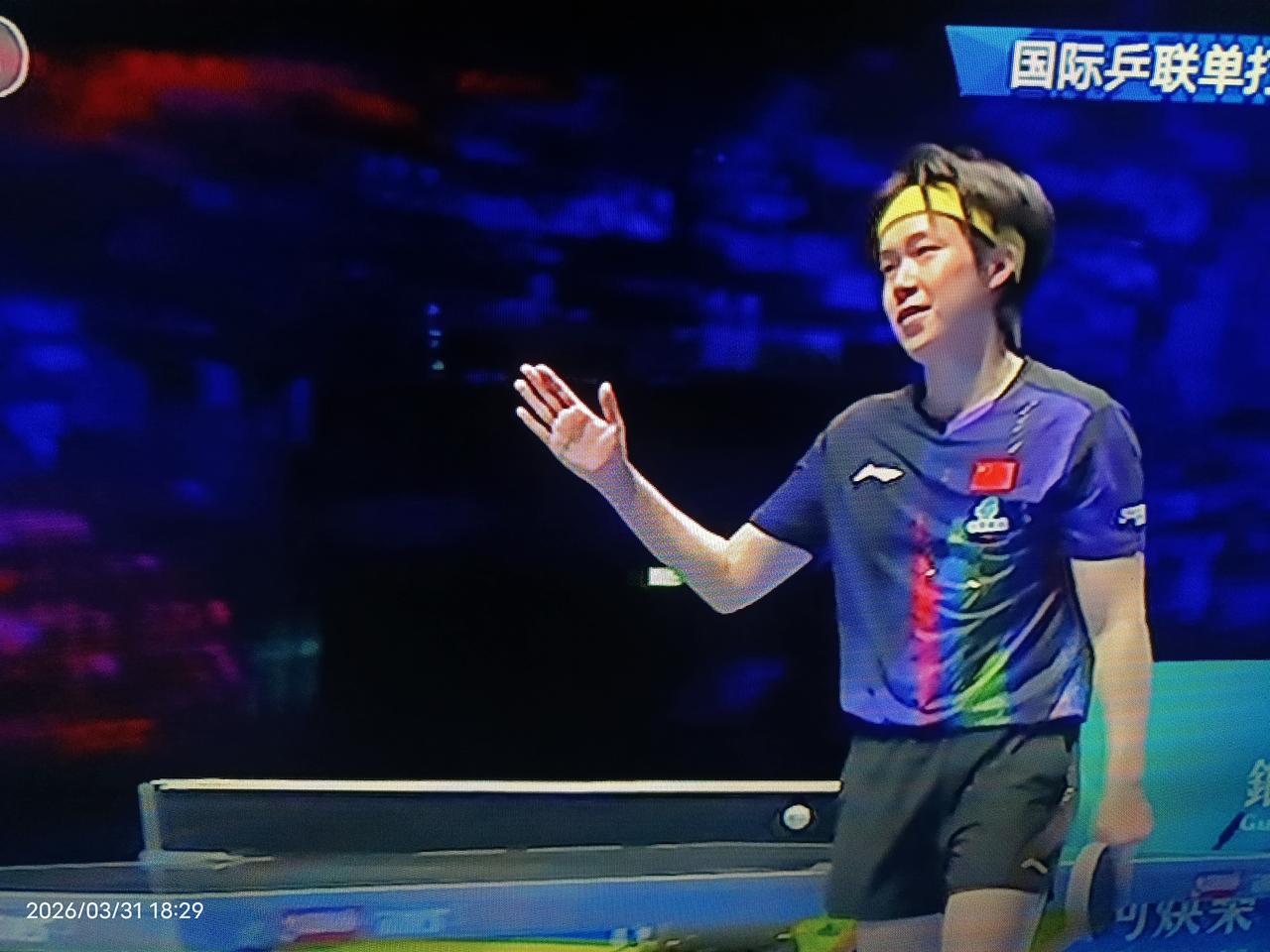 王楚钦澳门单打世界杯取得开门红。
在现场众多女球迷的呐喊和助威声中，国乒头号主力