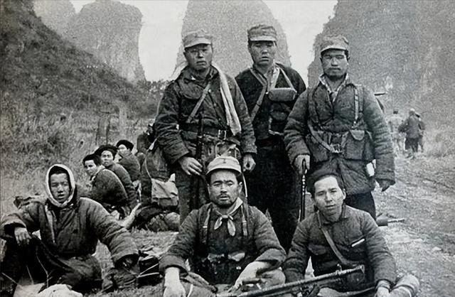抗战中，日伪军化装成八路军摸进王曲村后，迎面遇到民兵：“站住！”伪军套近乎道：“