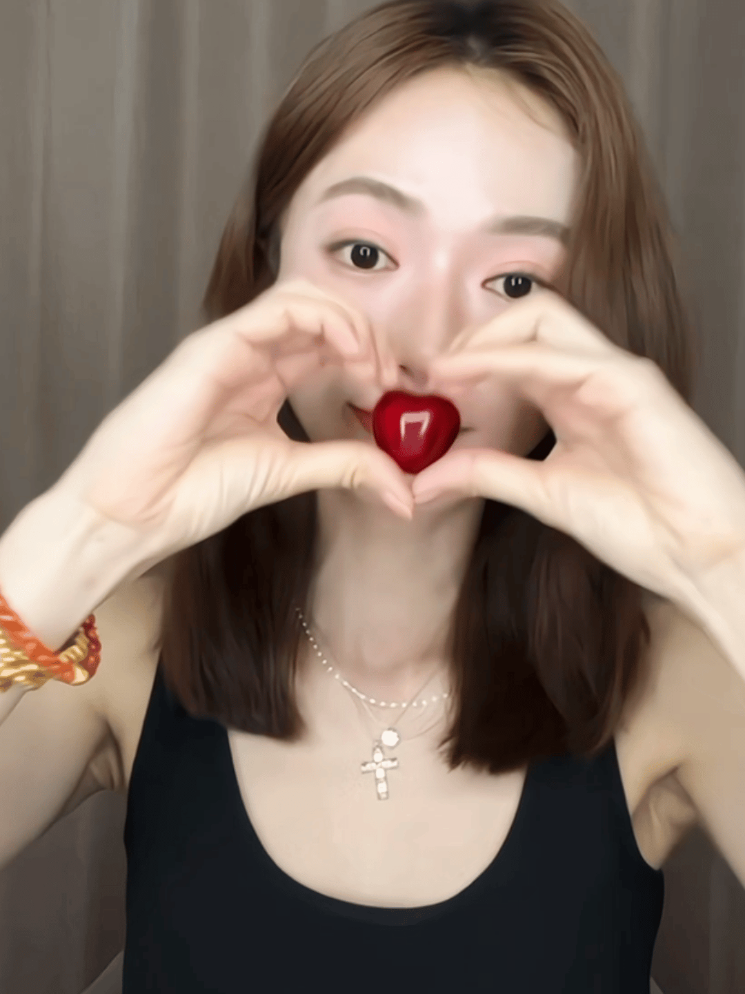 吴谨言直播好可爱啊，像小女孩一样 ​​​